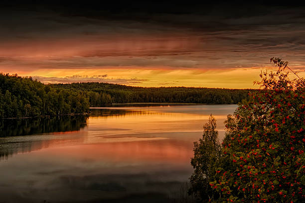 Magnifique coucher de soleil sur le lac - Photo