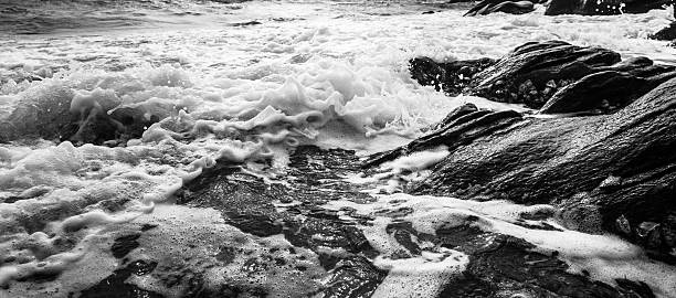 Noir et blanc et bleu de la mer - Photo