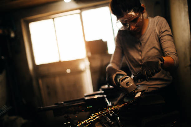 istock Young repairwoman using a grinder 515269524