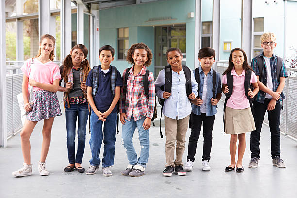 istock Group of elementary school kids hanging out at school 515273396