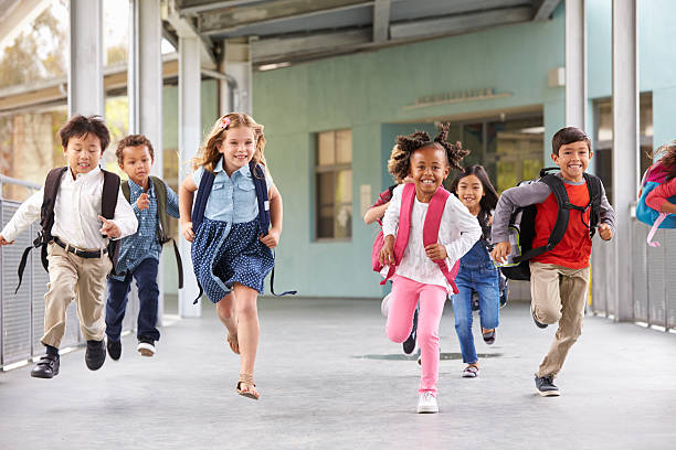 istock Group of elementary school kids running in a school corridor 515273450