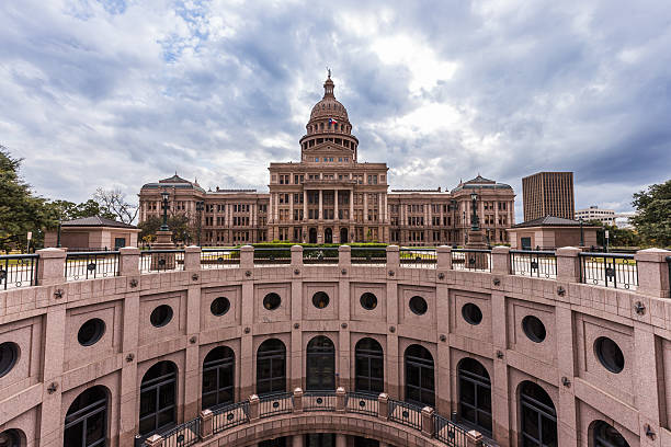 텍사스 주 수도��주 빌딩 흐린날 일, 오스틴 - texas state flag texas dome austin texas 뉴스 사진 이미지