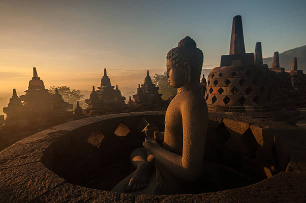 temple de borobudur - borobudur ruins photos et images de collection