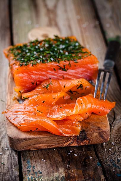 homemades gravad lax com endro - gravlax - fotografias e filmes do acervo