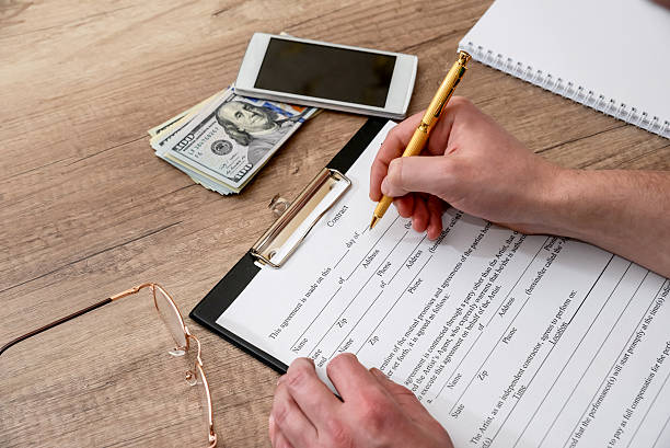 istock Businessman signing the contract 515312564