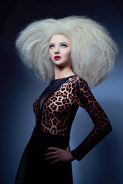 o mais estilo de cabelo - big hair blond hair frizzy women imagens e fotografias de stock