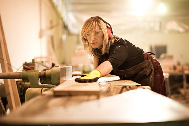 istock Blonde woman using plank cutter 515312888