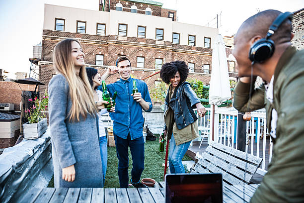 istock Rooftop party with DJ in New York Manhattan 515315100