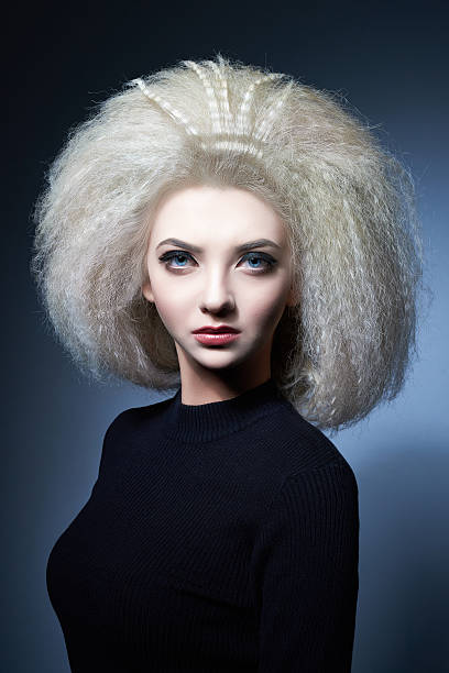 atitude e estilo de cabelo - big hair blond hair frizzy women imagens e fotografias de stock