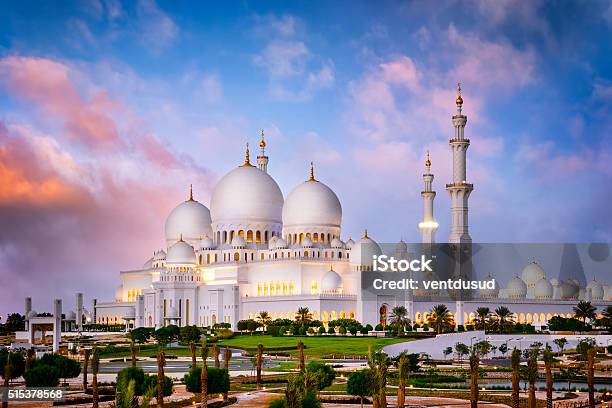 Foto de Mesquita De Branco e mais fotos de stock de Abu Dhabi - Abu Dhabi, Mesquita Sheikh Zayed, Mesquita