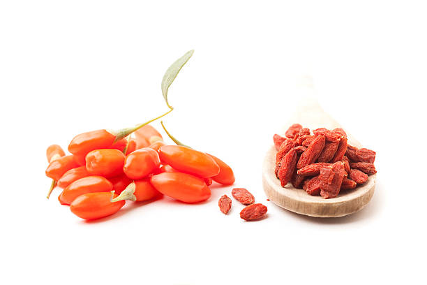 goji-beere - organic dried fruit berry fruit dried food stock-fotos und bilder