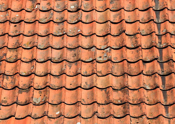 istock Red grunge clay roof tile background 515402753