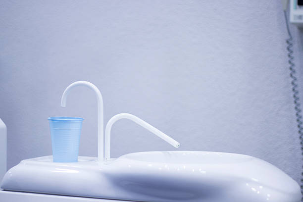 istock Dentist's chair and mouth rinse cup 515433874