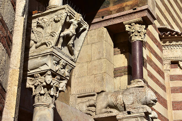 istock Beautiful medieval capitals from Verona Cathedral side portal 515448264