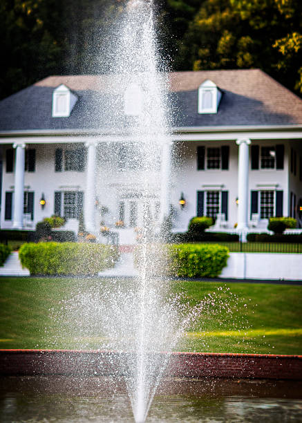 Mansion Large Georgia mansion with fountain in front. driveway colonial style house residential structure stock pictures, royalty-free photos & images