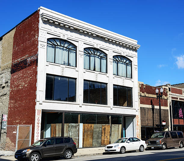 istock Vintage car showroom, Chicago 515455509