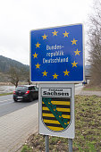 deutschen-grenze-street-schild-sie-erreichen-deutschland-verkehr-zeichen.jpg?b=1&s=170x170&k=20&c=vfZsng5r-U8QUAa-D1E0-4GAqb5nerQkZpjt958d_b8=