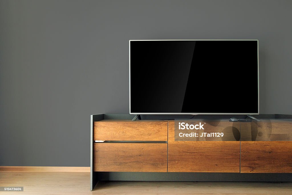 Televisor LED con soporte de TV con pared, negro - Foto de stock de Televisión libre de derechos