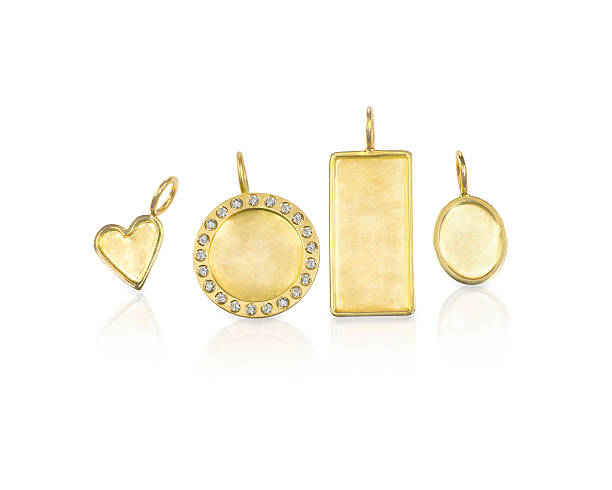 золотая серебряная пустой настраиваемые брелок кулонами с бриллиантами - sewing item craft jewelry necklace стоковые фото и изображения