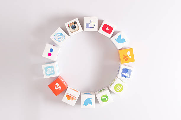 icônes des médias sociaux - business facebook puzzle cube strategy photos et images de collection