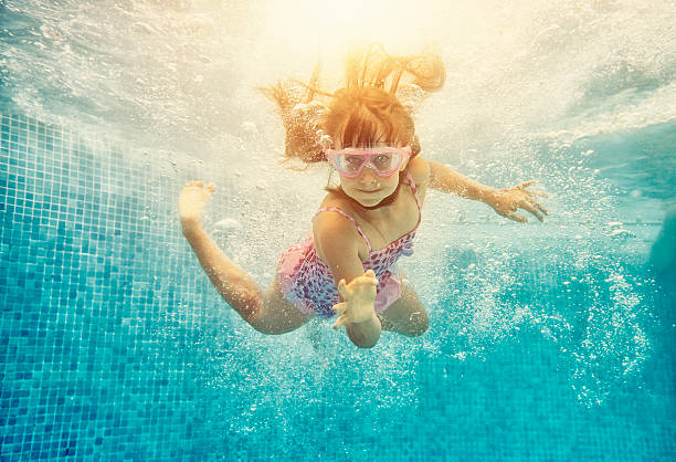 istock Little girl swimming underwater 515515189
