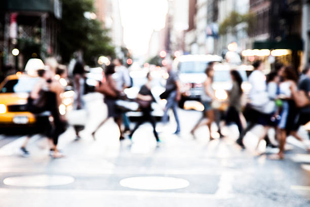 ludzie na ulicy - rush hour commuter crowd defocused zdjęcia i obrazy z banku zdjęć