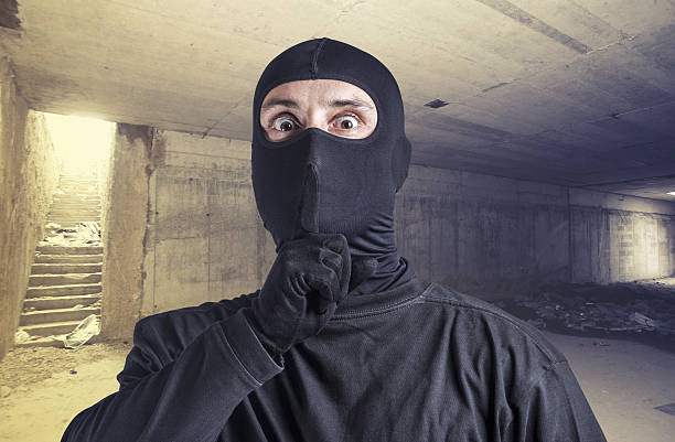 istock Criminal urge you to keep quiet 515527850