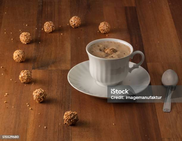 Cappuccino In Einem Holztisch Mit Den Wegweisendsten Stockfoto und mehr Bilder von Giotto di Bondone