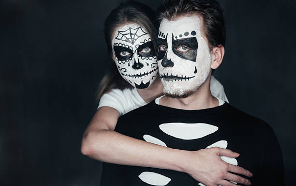 istock Halloween couple in love 515552875