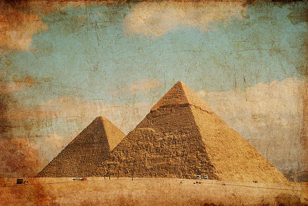 piramidi di giza - texured effect foto e immagini stock
