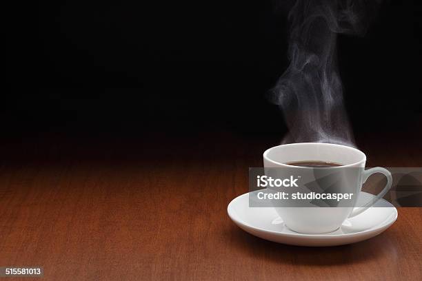 ブラックコーヒーのカップ - コーヒーカップのストックフォトや画像を多数ご用意 - コーヒーカップ, 蒸気, 黒背景