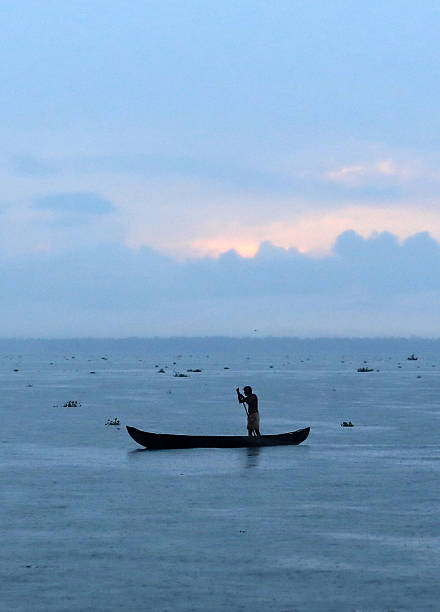 fisherman silhoute - silhoute - fotografias e filmes do acervo