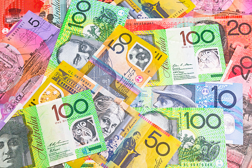 Diseminación Dólar australiano al azar billetes banco fuera. photo