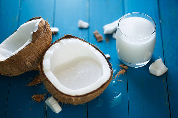 latte di cocco - latte di cocco foto e immagini stock