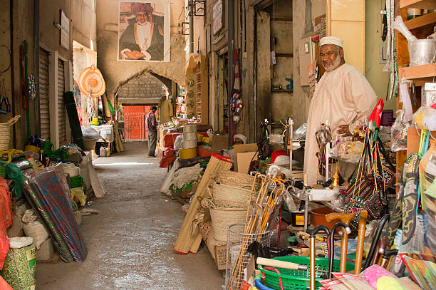 antigo souk árabe - nizwa imagens e fotografias de stock