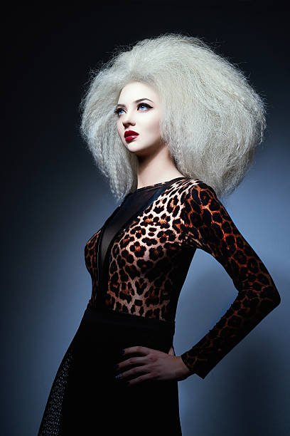 fresco e funky - big hair blond hair frizzy women foto e immagini stock