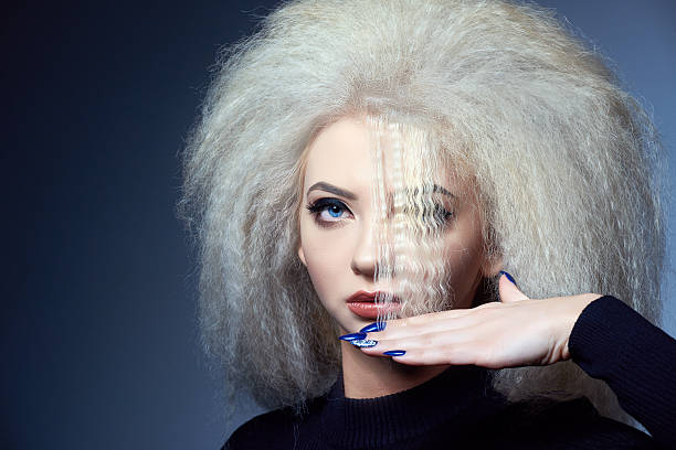 a fresco - big hair blond hair frizzy women imagens e fotografias de stock
