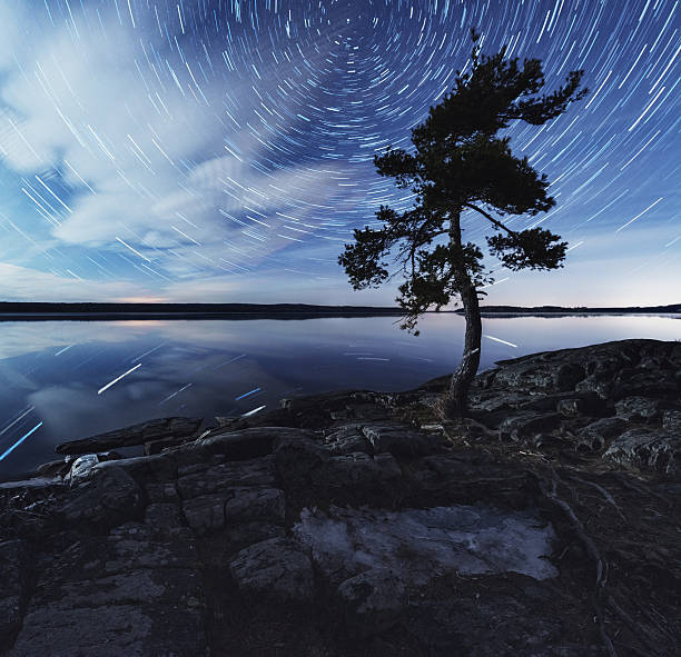 정적인 숙박 - star trail clear sky tranquil scene circle 뉴스 사진 이미지