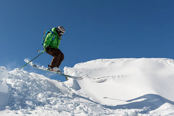 salto de esquí estilo libre - ski jumping snowboarding snowboard jumping fotografías e imágenes de stock