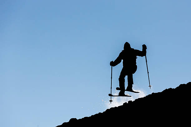 freestyle-skiing-silhouette - ski jumping snowboarding snowboard jumping stock-fotos und bilder