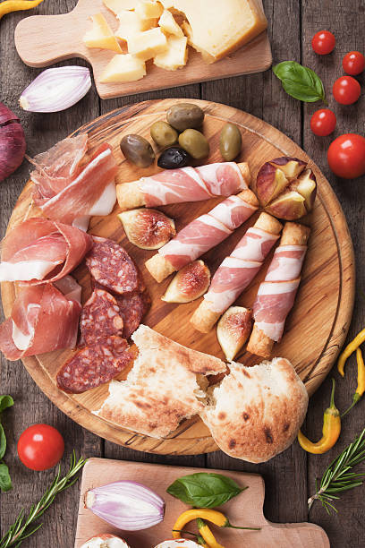 istock Prosciutto di Parma and other italian food 515680184