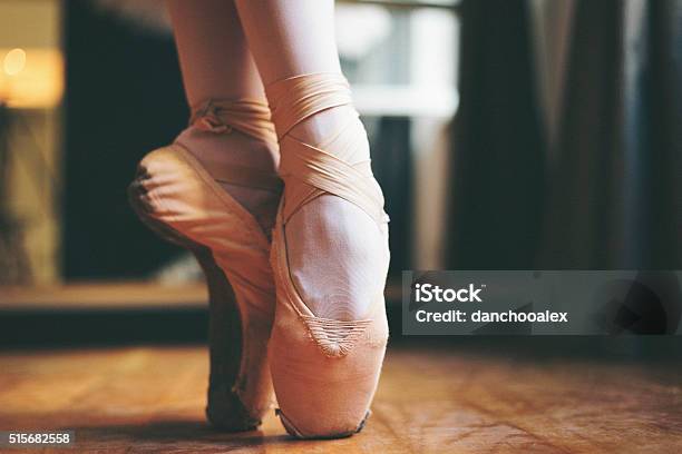 Balletttänzer Füße Stockfoto und mehr Bilder von Balletttänzer - Balletttänzer, Anmut, Ballett