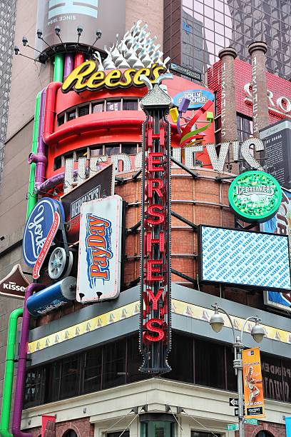 hersheys, times square - hersheys imagens e fotografias de stock