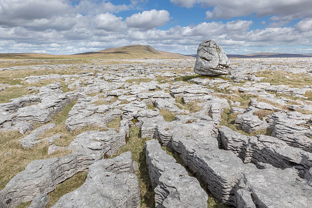 Twistleton Scar erratic 5 image HDR in Lr CC using 5 separate focus pointsTwistleton Scar erratic, Yorkshire Dales National Park, on a cold wintery day in the UK ingleborough stock pictures, royalty-free photos & images
