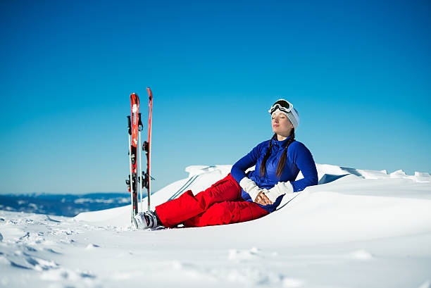 się w śnieg - skiing winter sport powder snow athlete zdjęcia i obrazy z banku zdjęć