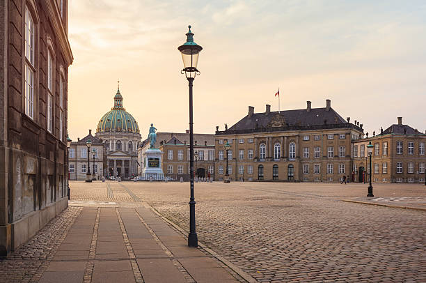 amalienborg square (copenhagen), danimarca - denmark danish culture copenhagen sculpture foto e immagini stock