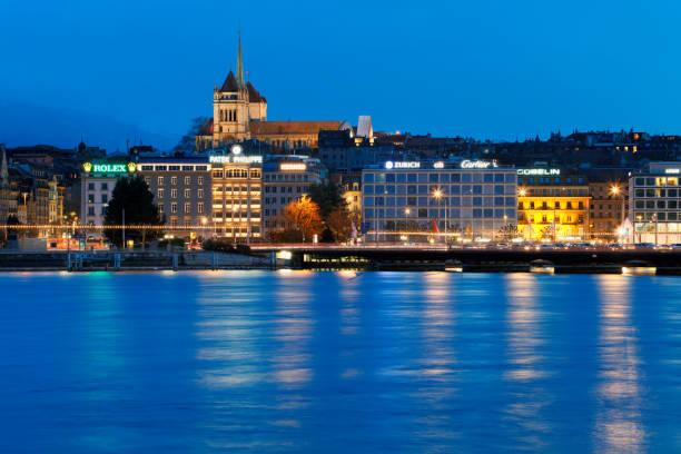 genebra, o lago de genebra no anoitecer, suíça - geneva switzerland night city - fotografias e filmes do acervo