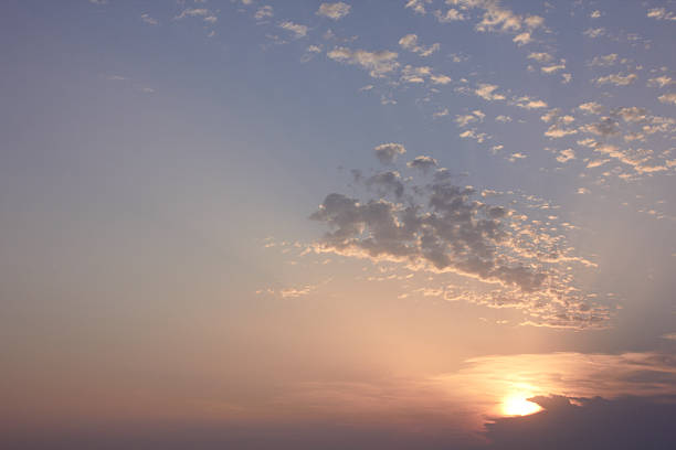 日没に青い空 - sky yellow seascape summer resort ストックフォトと画像