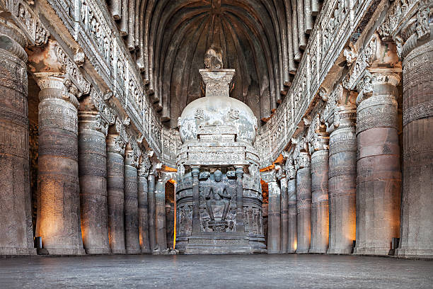 ajanta-höhlen, indien - india statue carving history stock-fotos und bilder