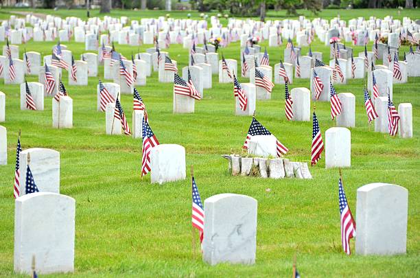 istock Veterans Tombstones with Flags 515708889